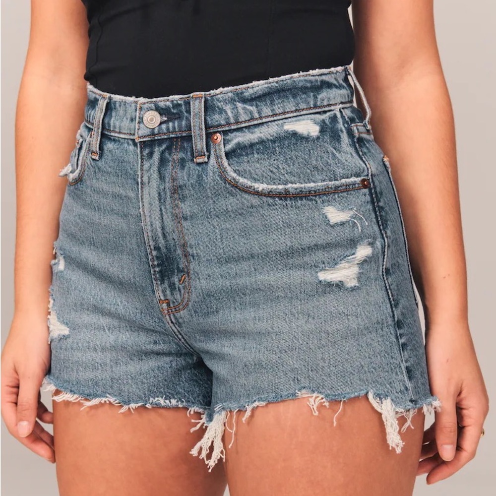 ✨ A&F Curve Love High Rise Mom Short